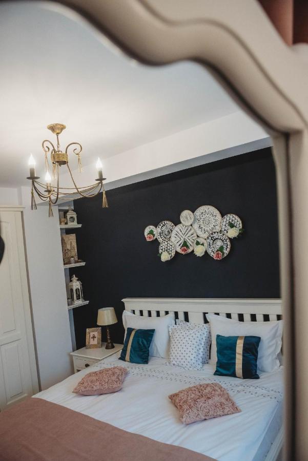 La Contessa Apartament Târgu Neamț Exteriör bild