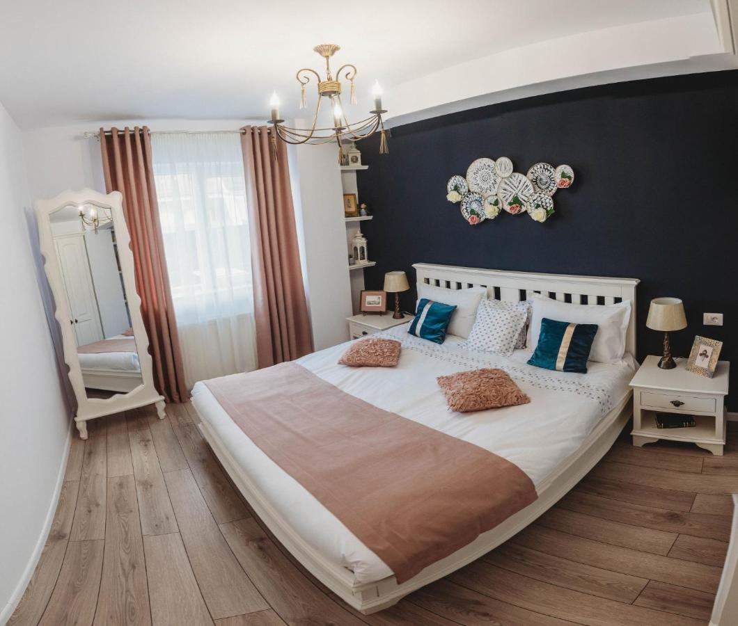La Contessa Apartament Târgu Neamț Exteriör bild